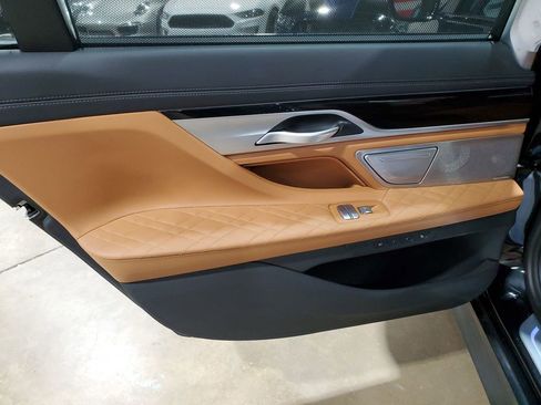 Used 2022 BMW ALPINA B7 xDrive image 32