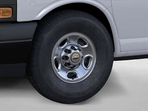 New 2026 Chevrolet Express 2500 Extended RWD image 9