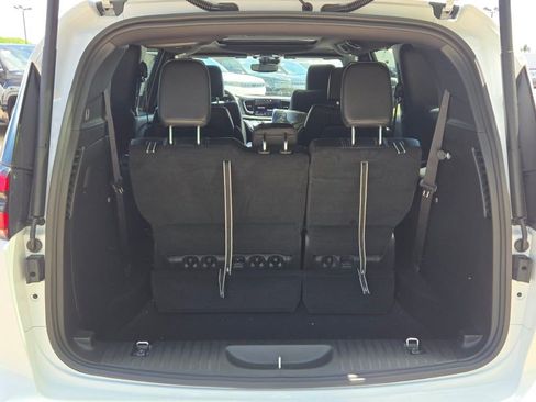 New 2027 Chrysler Pacifica Select FWD image 17
