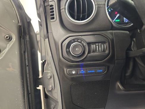 Used 2021 Jeep Wrangler Unlimited Sahara w/ Cold Weather Group AWD/4WD image 33