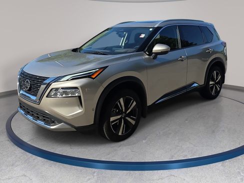 Used 2021 Nissan Rogue Platinum FWD image 1