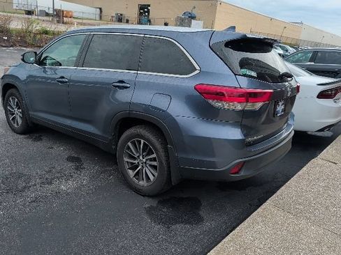 Used 2019 Toyota Highlander XLE AWD/4WD image 4