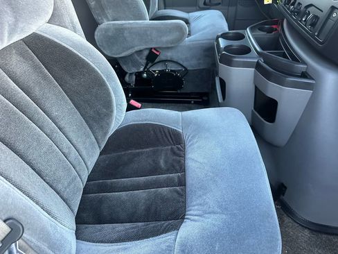 Used 2010 Ford E-150 and Econoline 150 image 16