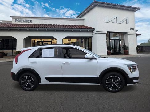 Used 2025 Kia Niro EX FWD image 9