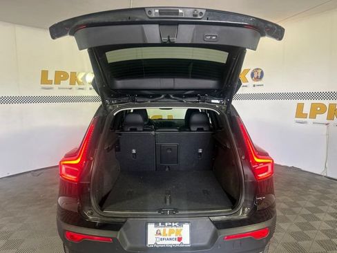 Used 2025 Volvo XC40 B5 Plus AWD/4WD image 9