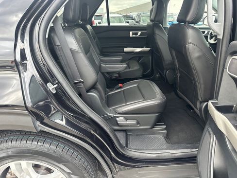 Certified 2022 Ford Explorer XLT w/ Equipment Group 202A image 17