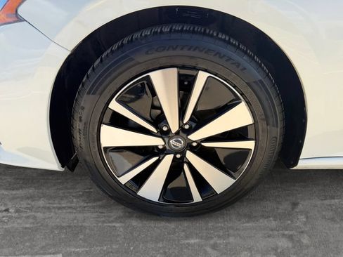 Used 2021 Nissan Altima 2.5 SV FWD image 9