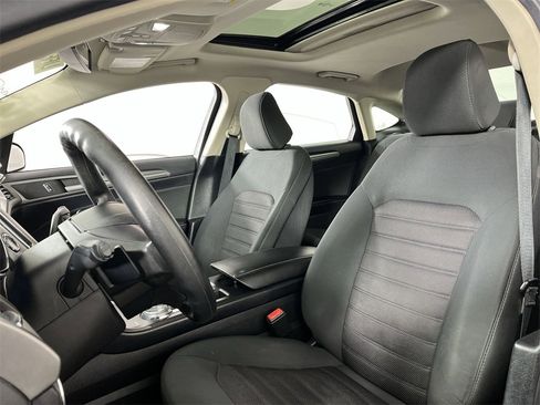 Used 2020 Ford Fusion SE image 11