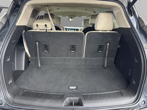 Used 2019 Buick Enclave Essence image 11