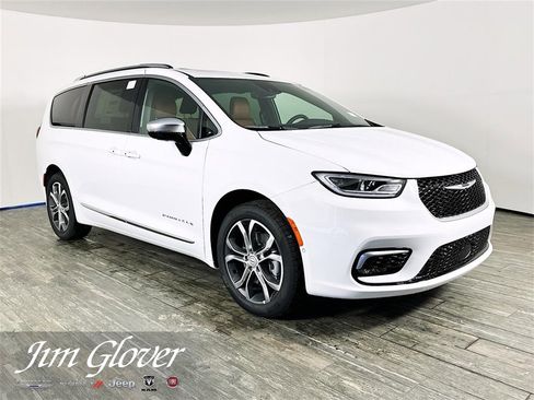 New 2026 Chrysler Pacifica Pinnacle w/ Trailer Tow Group image 1