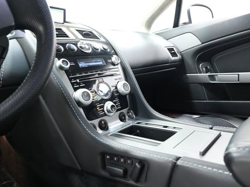 Used 2011 Aston Martin V8 Vantage Coupe RWD image 35