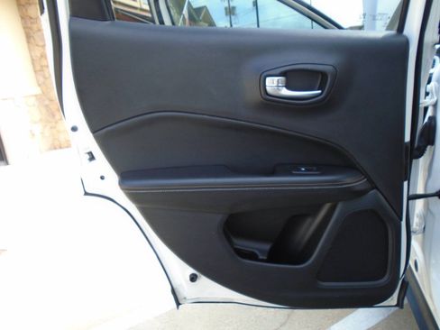 Used 2018 Jeep Compass Latitude w/ Popular Equipment Group FWD image 29
