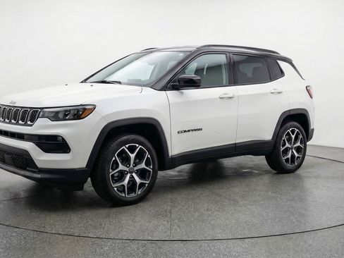 Used 2025 Jeep Compass Limited image 3