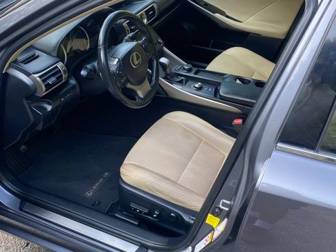 Used 2016 Lexus IS 200t RWD image 10