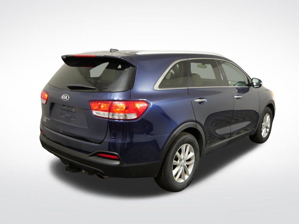 Used 2017 Kia Sorento AWD image 3