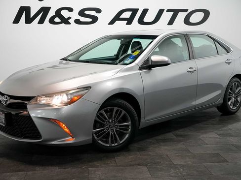Used 2016 Toyota Camry SE FWD image 2