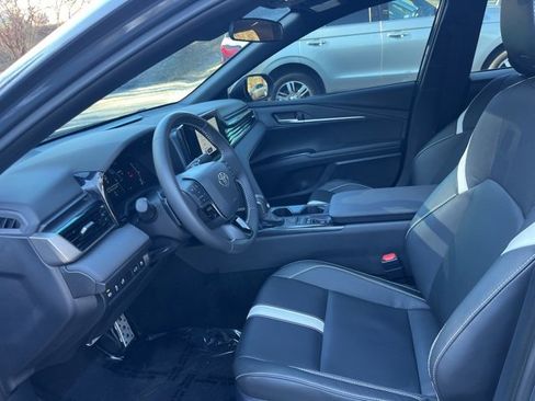 Used 2025 Toyota Camry SE image 7