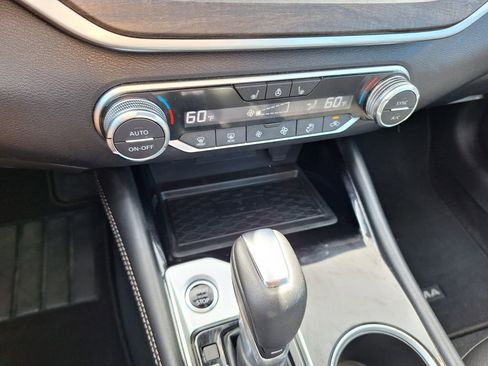 Used 2025 Nissan Altima 2.5 SL image 17