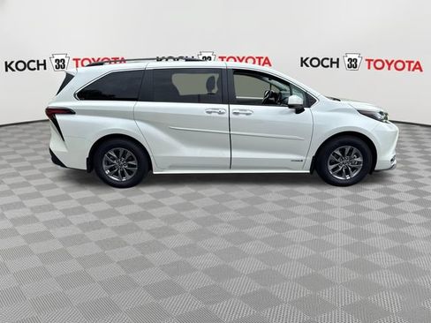 Used 2021 Toyota Sienna XLE w/ XLE Plus Package AWD/4WD image 9