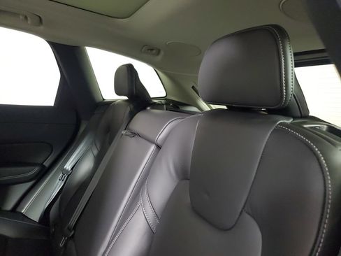 Used 2024 Volvo XC60 B5 Ultimate w/ Protection Package Premier AWD/4WD image 13