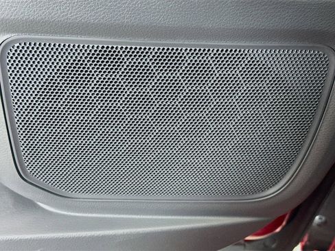 Used 2021 Toyota Sienna Limited image 19