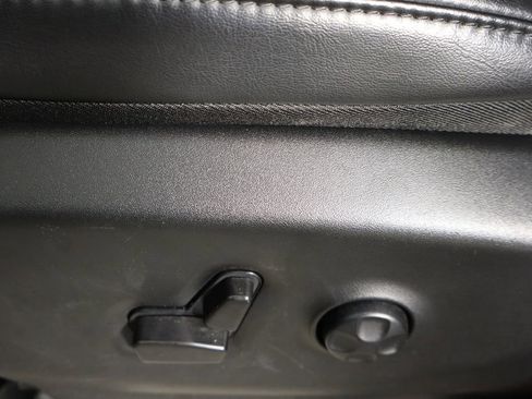 Used 2023 Chrysler Pacifica Touring-L image 24