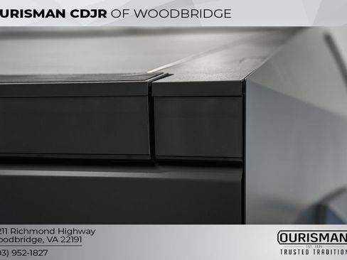 Used 2024 Tesla Cybertruck AWD Crew Cab image 9