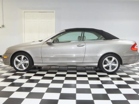 Used 2005 Mercedes-Benz CLK 320 3.2L image 6