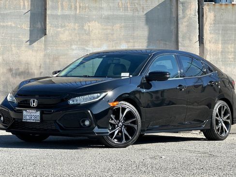 Used 2018 Honda Civic Sport Touring image 8