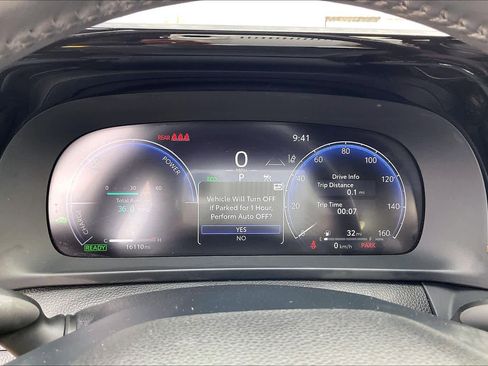 Used 2023 Toyota Crown Limited image 25