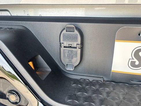 Used 2024 Chevrolet Colorado ZR2 w/ ZR2 Convenience Package III AWD/4WD image 28