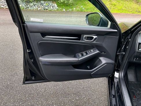 Used 2023 Honda Civic Touring image 9