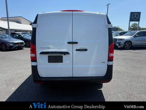 Used 2023 Mercedes-Benz Metris image 7