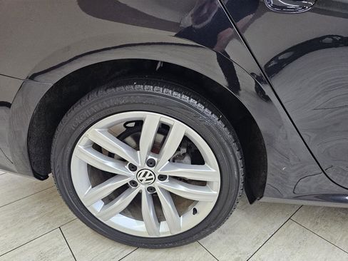 Used 2019 Volkswagen Passat Wolfsburg Edition image 39