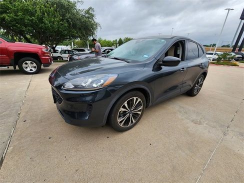 Used 2022 Ford Escape SE w/ SE Sport Appearance Package FWD image 2