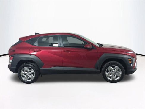 Certified 2025 Hyundai Kona SE AWD/4WD image 4