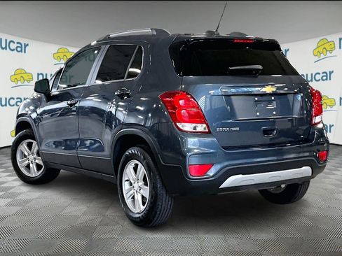 Used 2022 Chevrolet Trax LT w/ LT Convenience Package image 4