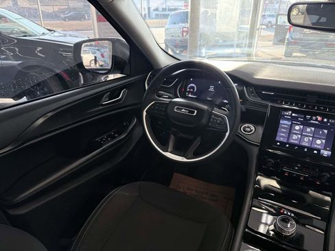 Used 2023 Jeep Grand Cherokee Laredo w/ Luxury Tech Group I image 43