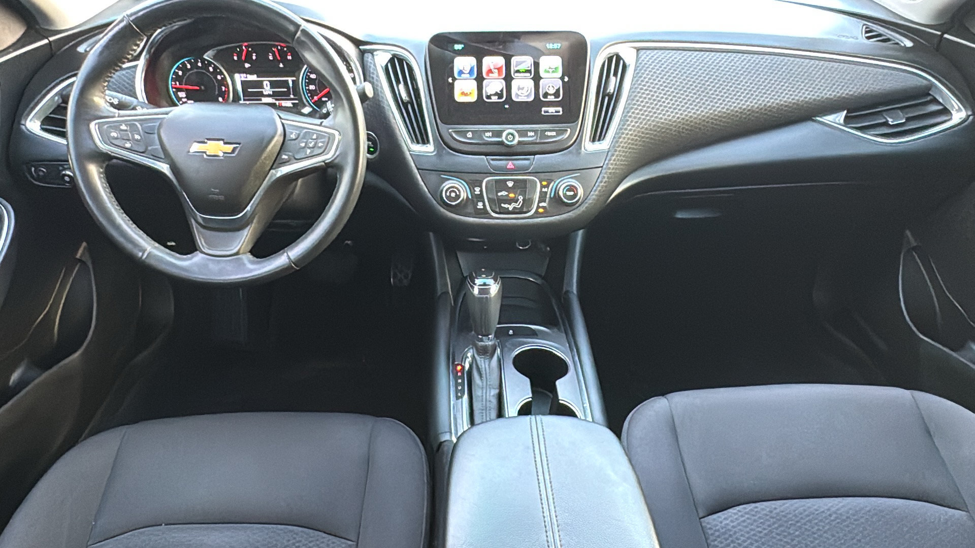 Used 2018 Chevrolet Malibu LT FWD image 15