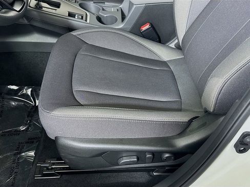 Used 2025 Subaru Crosstrek 2.0i Premium image 18