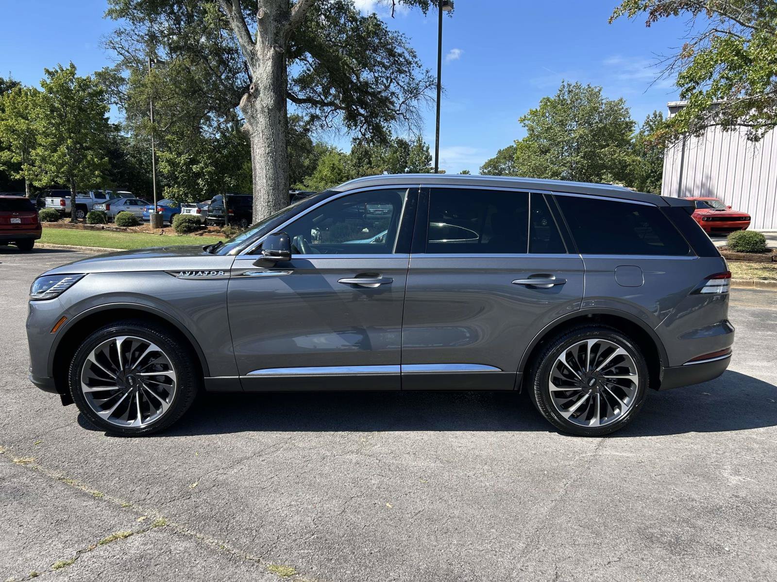 Certified 2025 Lincoln Aviator Reserve w/ Equipment Group 201A AWD/4WD image 8