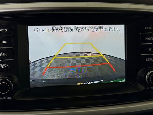 Used 2020 Kia Sorento LX image 19