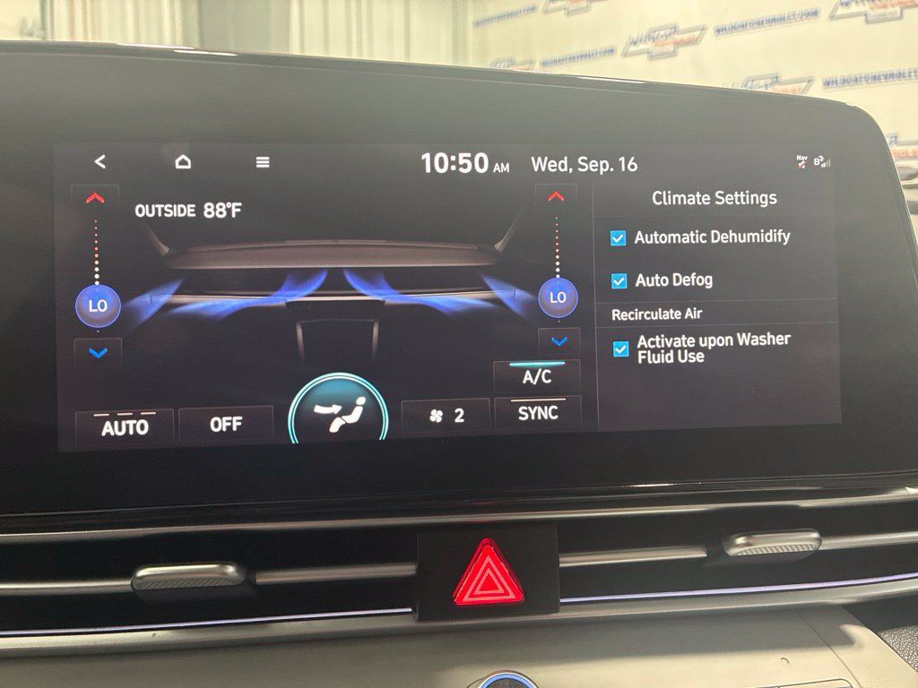 Used 2025 Hyundai Elantra Limited FWD image 22