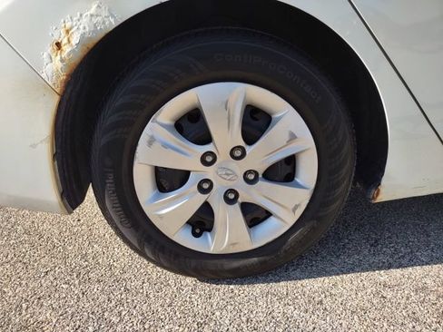 Used 2016 Hyundai Elantra SE FWD image 21