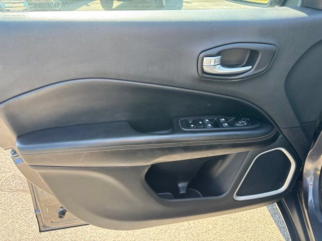 Used 2019 Jeep Compass Limited AWD/4WD image 14