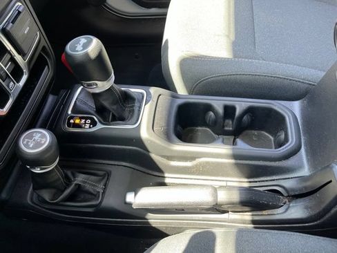 Used 2024 Jeep Wrangler Unlimited AWD/4WD image 21