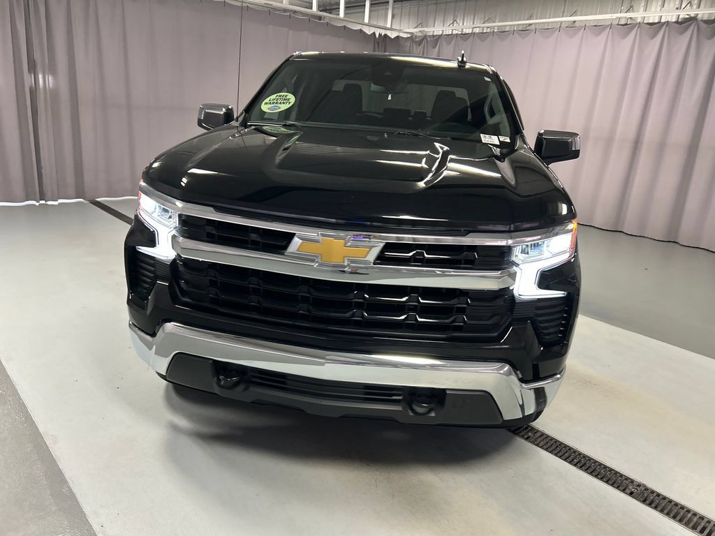 Used 2025 Chevrolet Silverado 1500 LT AWD/4WD image 2