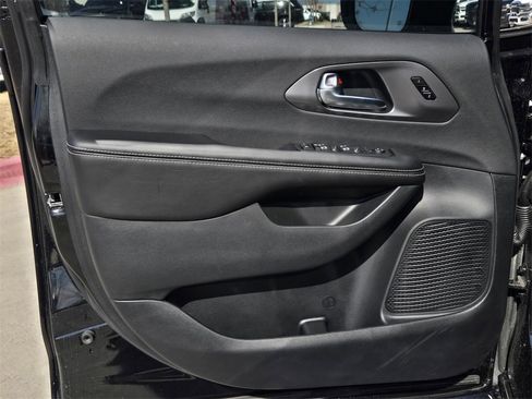 New 2026 Chrysler Pacifica Select image 15