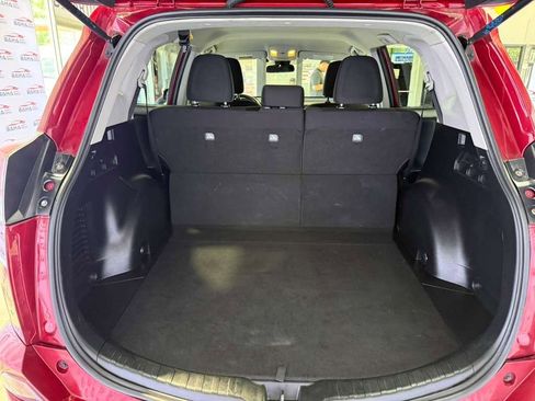 Used 2018 Toyota RAV4 LE FWD image 39