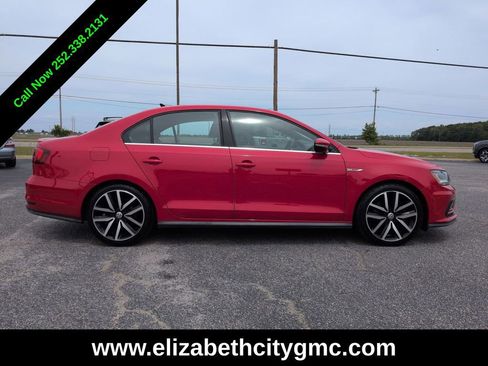 Used 2018 Volkswagen Jetta GLI FWD image 3